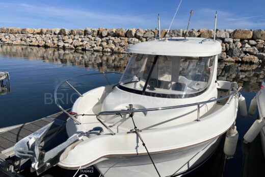 QUICKSILVER 640 PILOTHOUSE